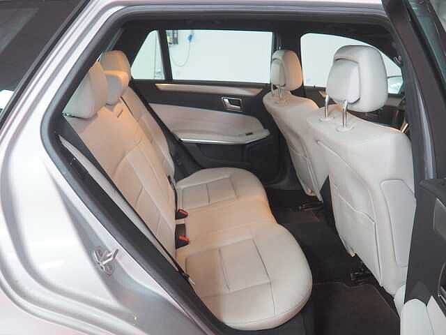 Mercedes-Benz E Klasse CDI BlueEfficiency TÜV bis 04/2026 Einparkhilfe Sitzheizung Xenon